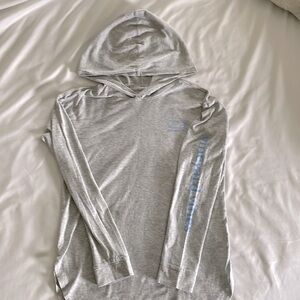 Vineyard Vines long sleeve size Large grey hooded T